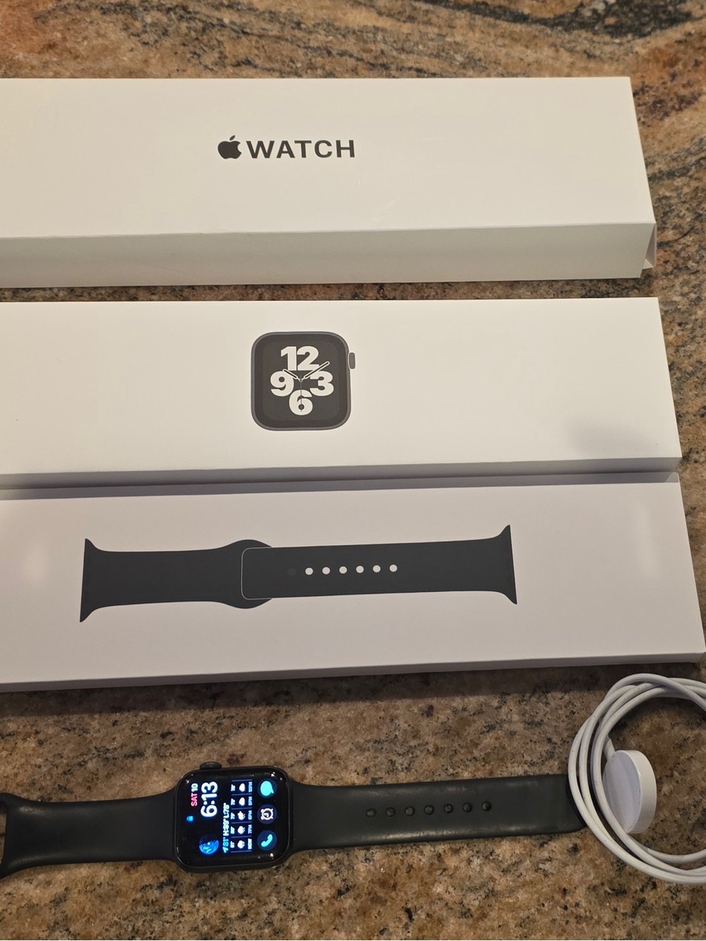 Apple Watch SE 40mm Space Gray Aluminum - GPS + Cellular